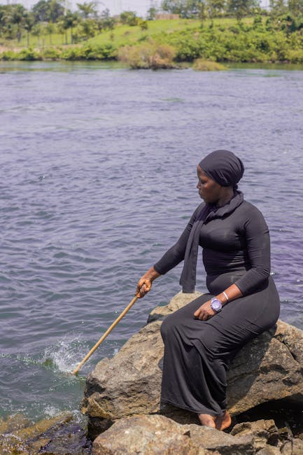 Echipa discutând la birou